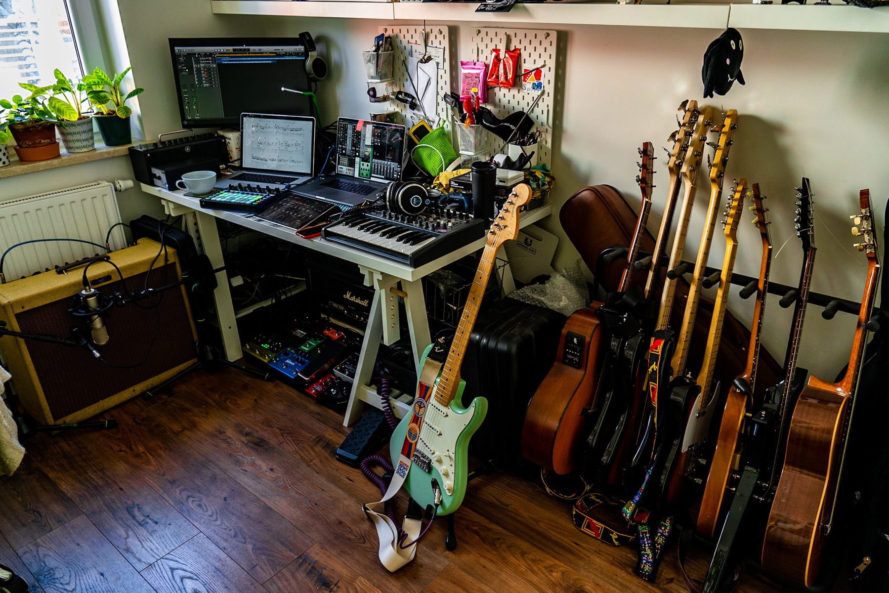 Studio Setup by jan_daranowski featuring Fender American Special Stratocaster