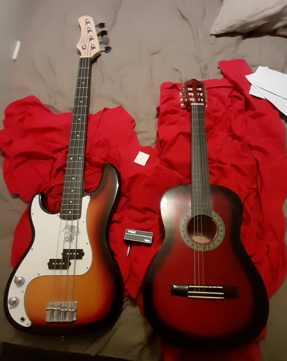 Music Gear Setup by dampy featuring Eko vpb-100 LH, Valencia TC1-1/4 Size Acoustic Nylon String Guitar, and Vox Amplug 2 bass