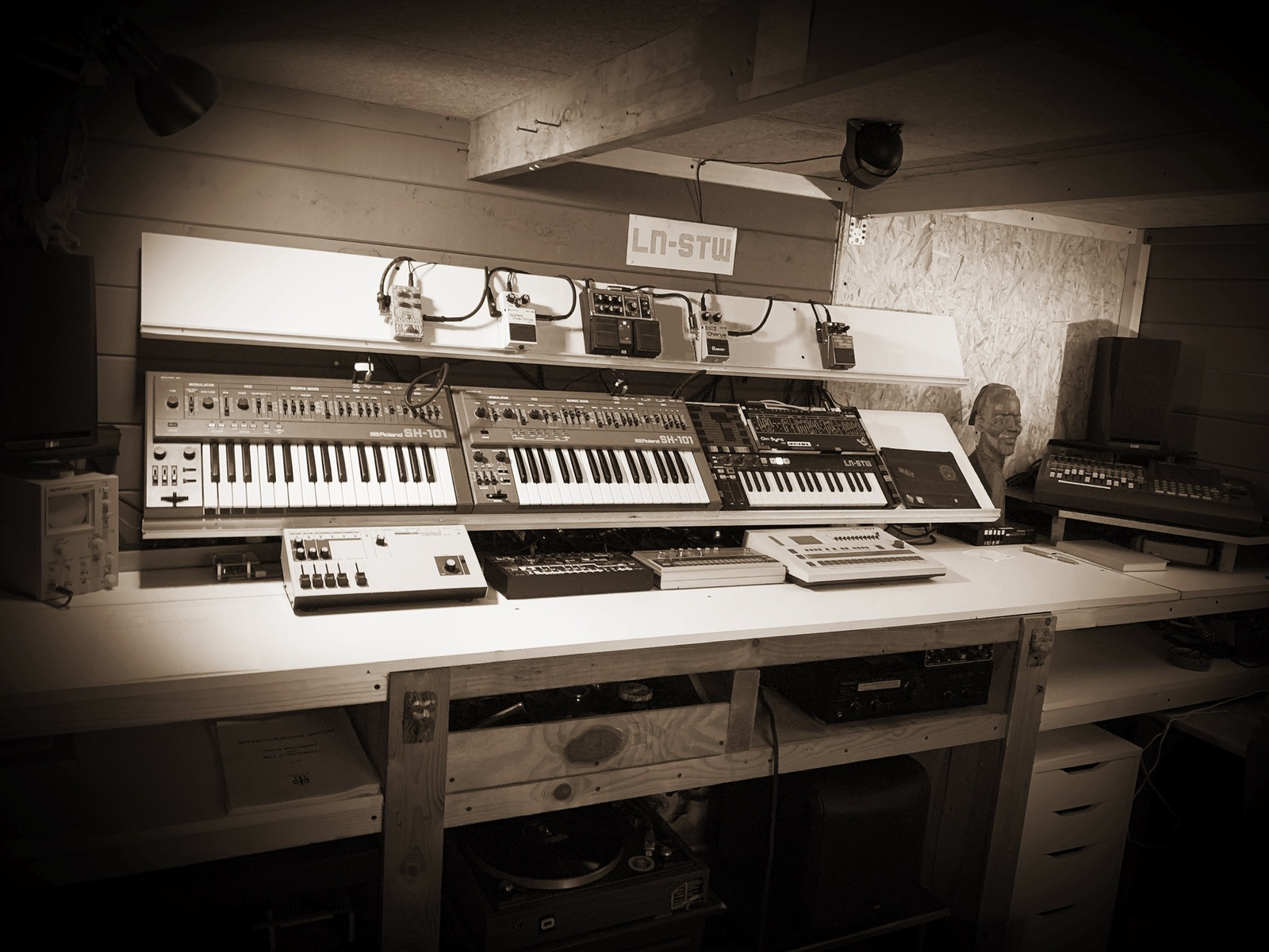Electronic Synth Setup by ln_stw featuring Roland SH-101 Red, Roland SH-101, and DinSync RE-303 and 11 more pieces of gear