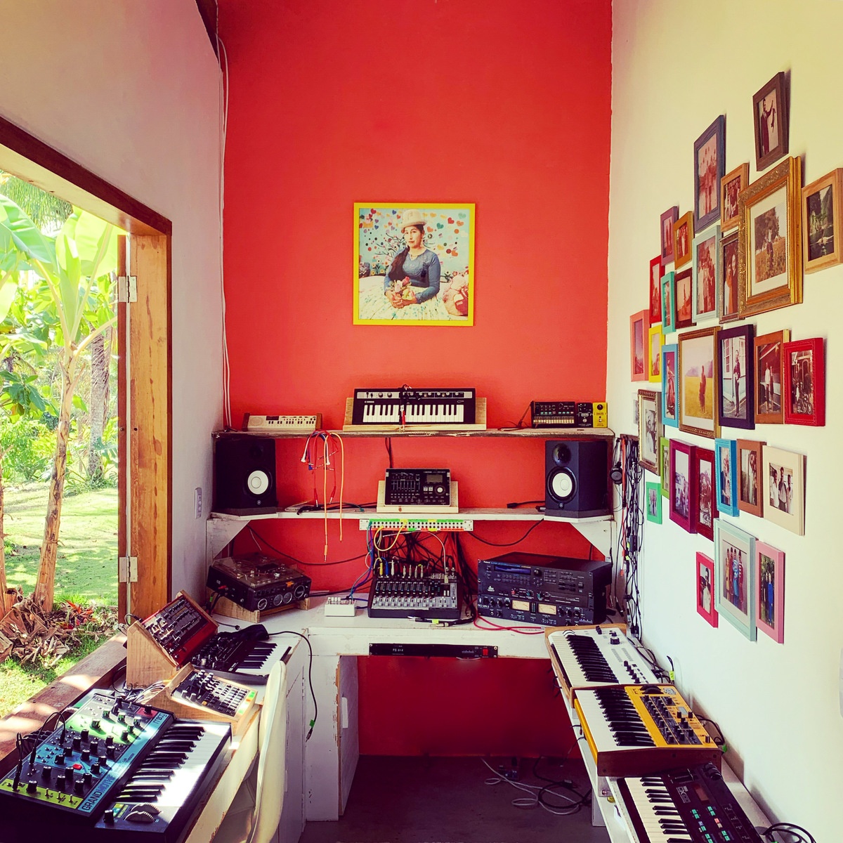 Electronic Studio Setup by navin_kala featuring Moog Grandmother, Dave Smith Instruments Mopho Keyboard, and Elektron Digitakt and 8 more pieces of gear