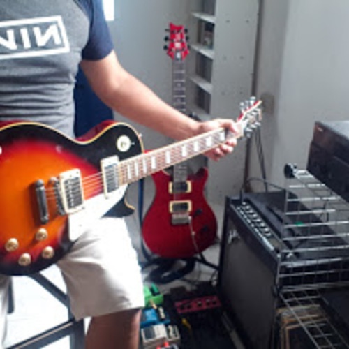 Photo of Memphis Les Paul in a pedalboard, guitar, and amplifier
