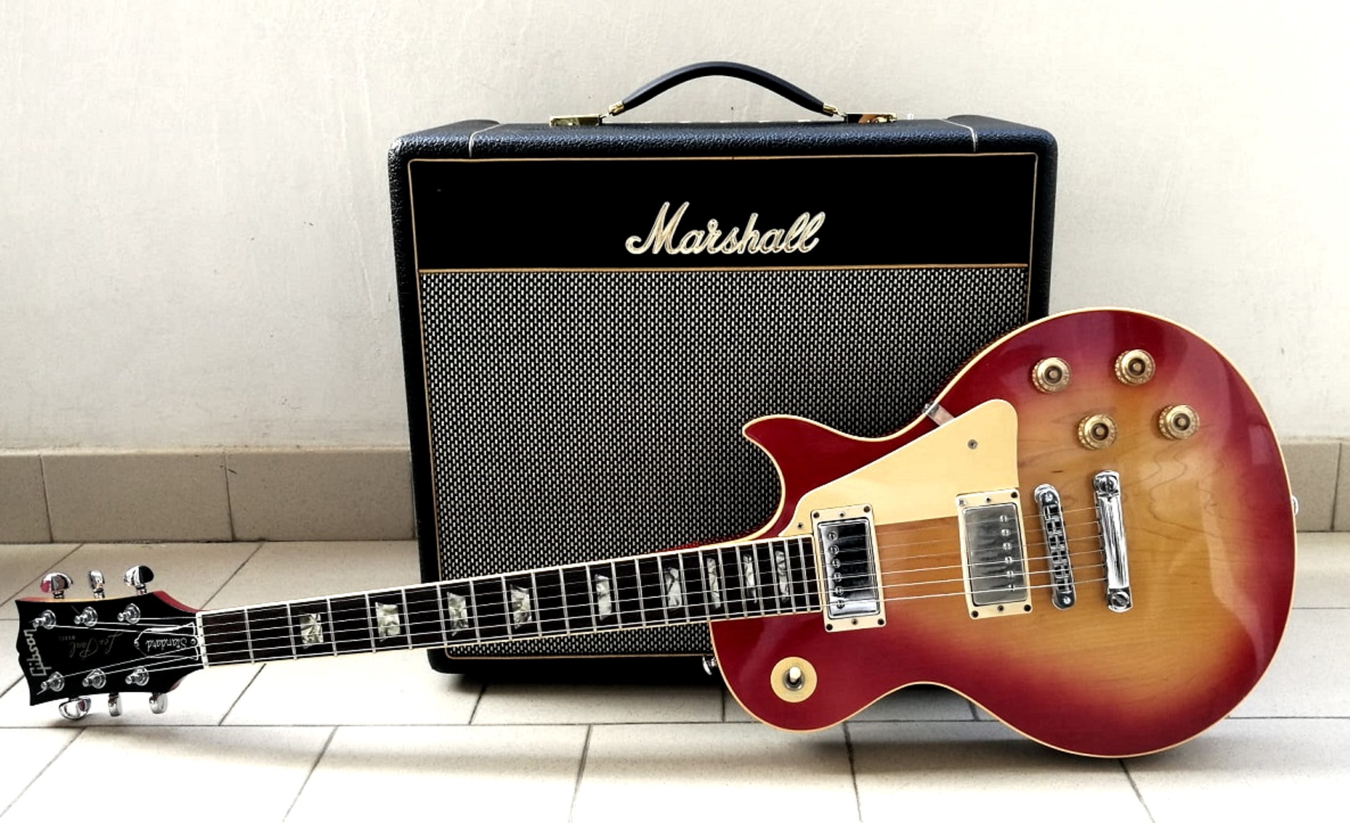 Amp Rig by canali80 featuring 1980 Gibson Les Paul Standard and Marshall SV20C