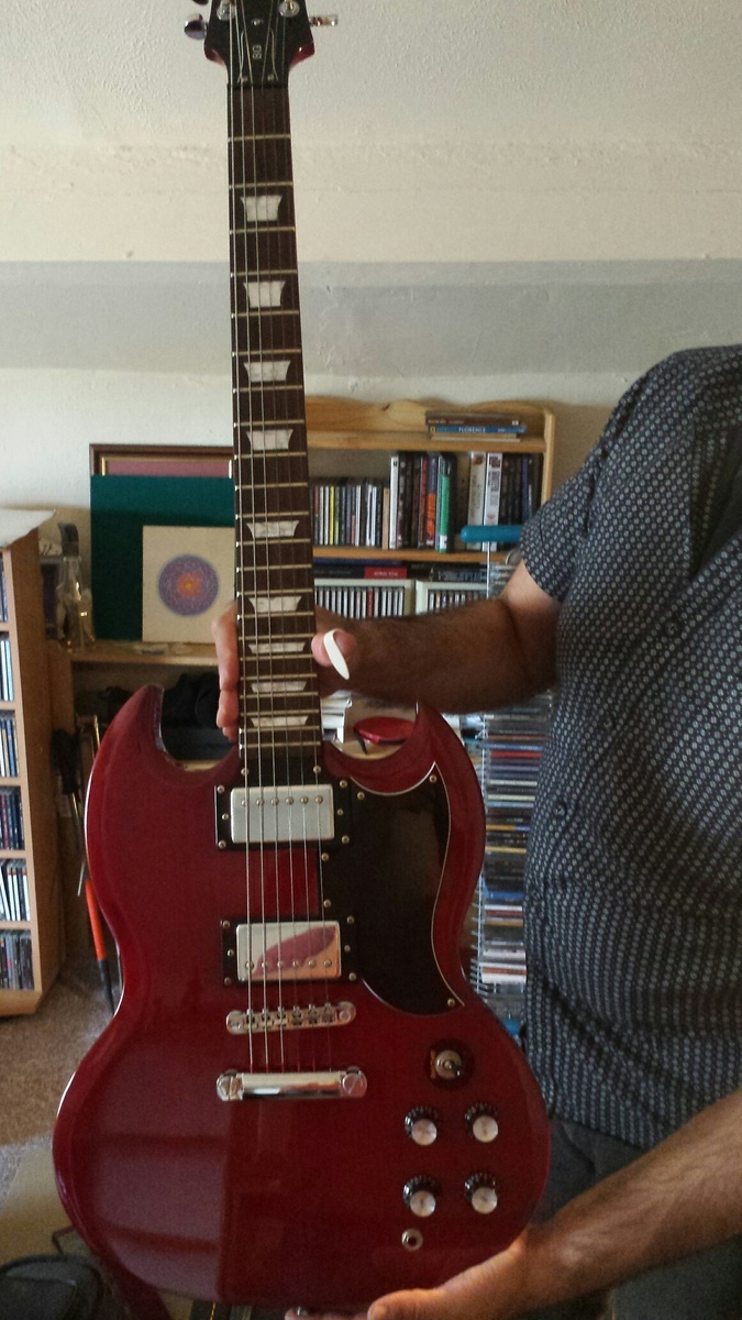Music Gear Setup by aravin_dhillon featuring Epiphone SG G-400