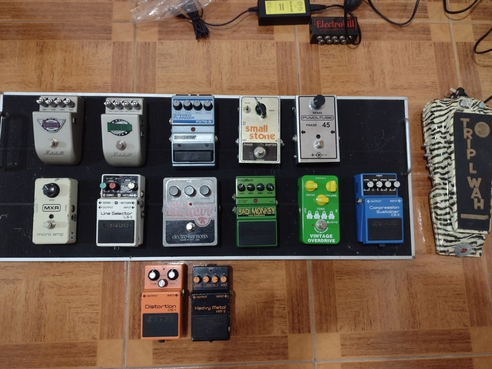 Pedalboard by ernesto_e_mendez featuring Boss LS-2 Line Selector, Boss DS-1 Distortion, and Electro-Harmonix Little Big Muff Pi and 6 more pieces of gear