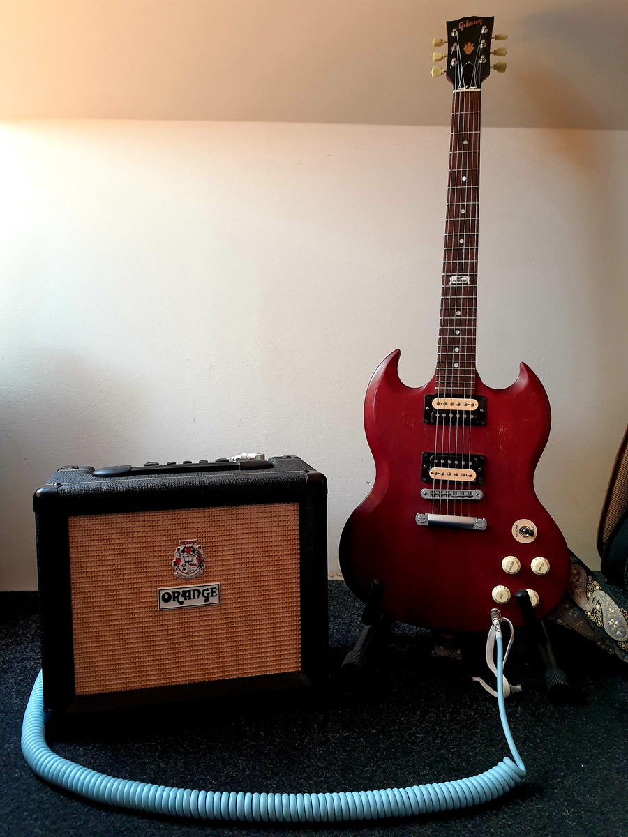 Gibson Amp Rig by judas_1989 featuring Orange Amplifiers Crush 20RT and Gibson SGJ 2014