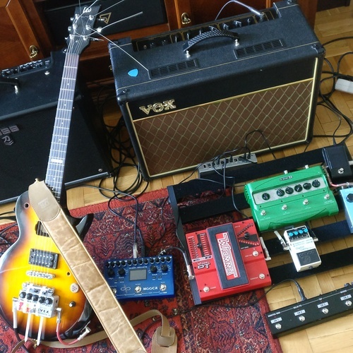 Photo of ESP LTD EC-50 and more gear in a pedalboard and guitar