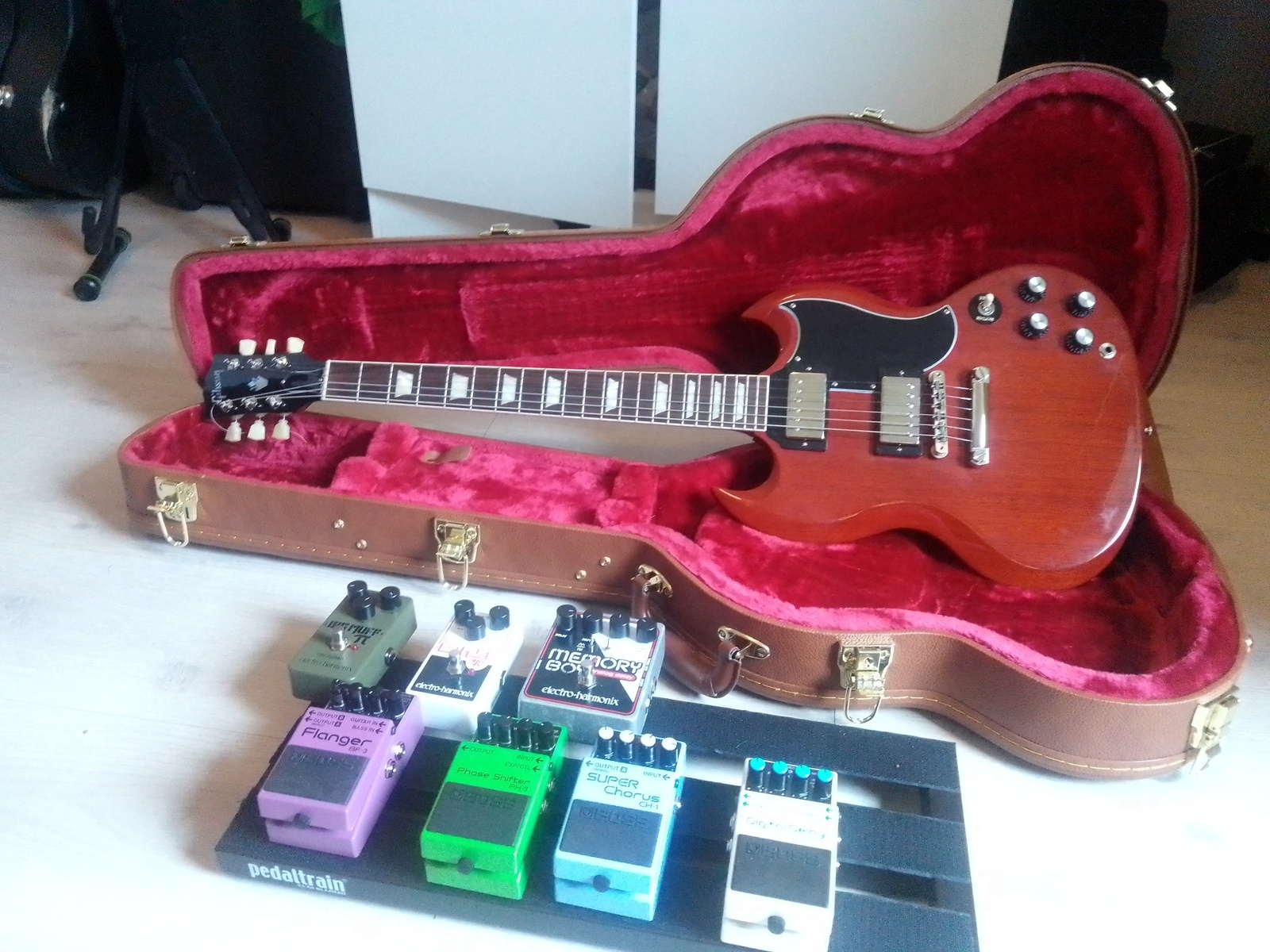 Metal Pedalboard by bard_j_k_silo_mirakel_kollen featuring Gibson SG '61 Reissue, Boss BF-3 Flanger, and Boss PH-3 Phase Shifter and 5 more pieces of gear