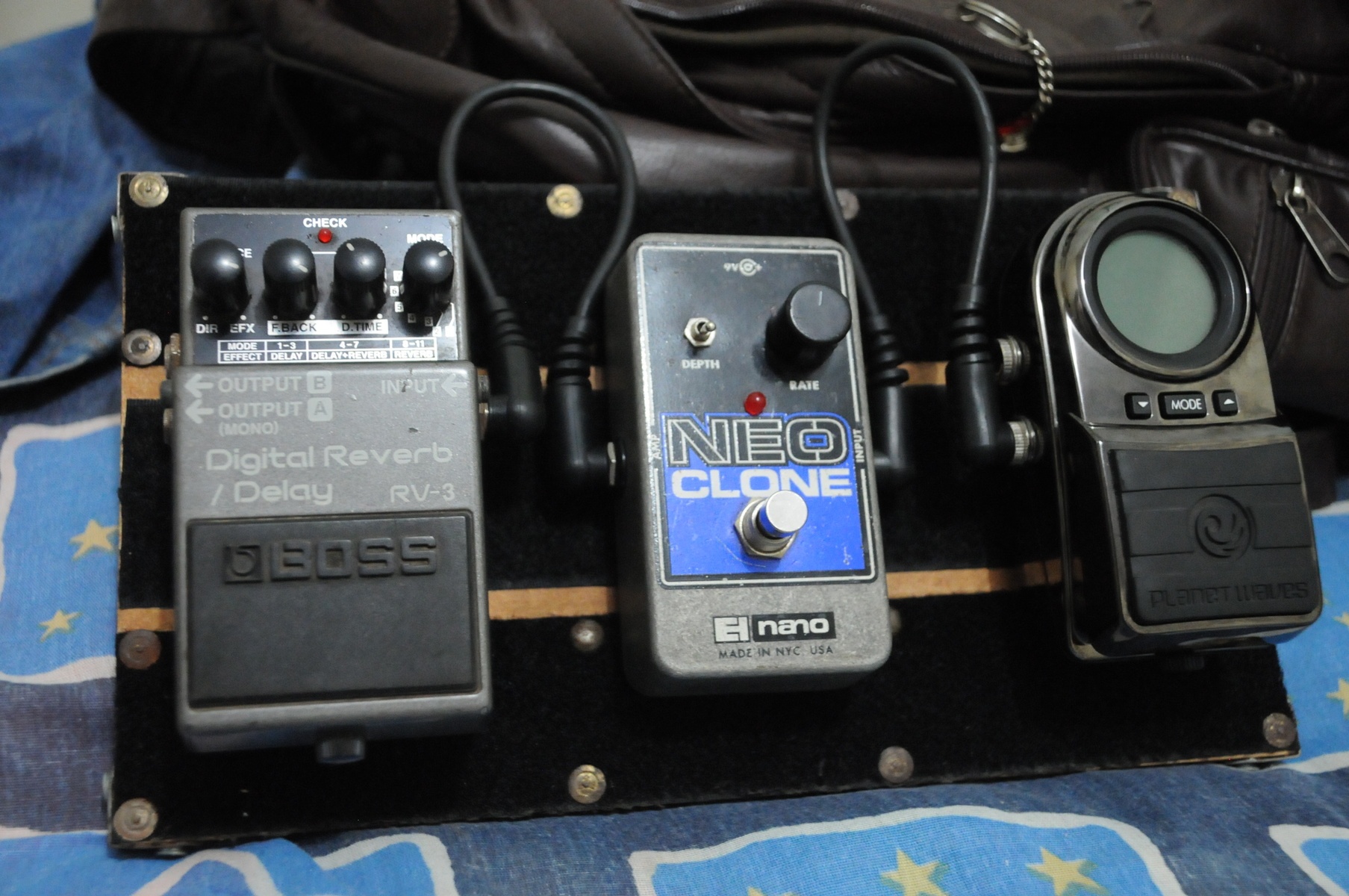 Music Gear Setup by caiomachado featuring Boss RV-3 Digital Reverb/Delay, Electro-Harmonix Neo Clone Chorus, and Planet Waves Tru-Strobe Pedal Tuner