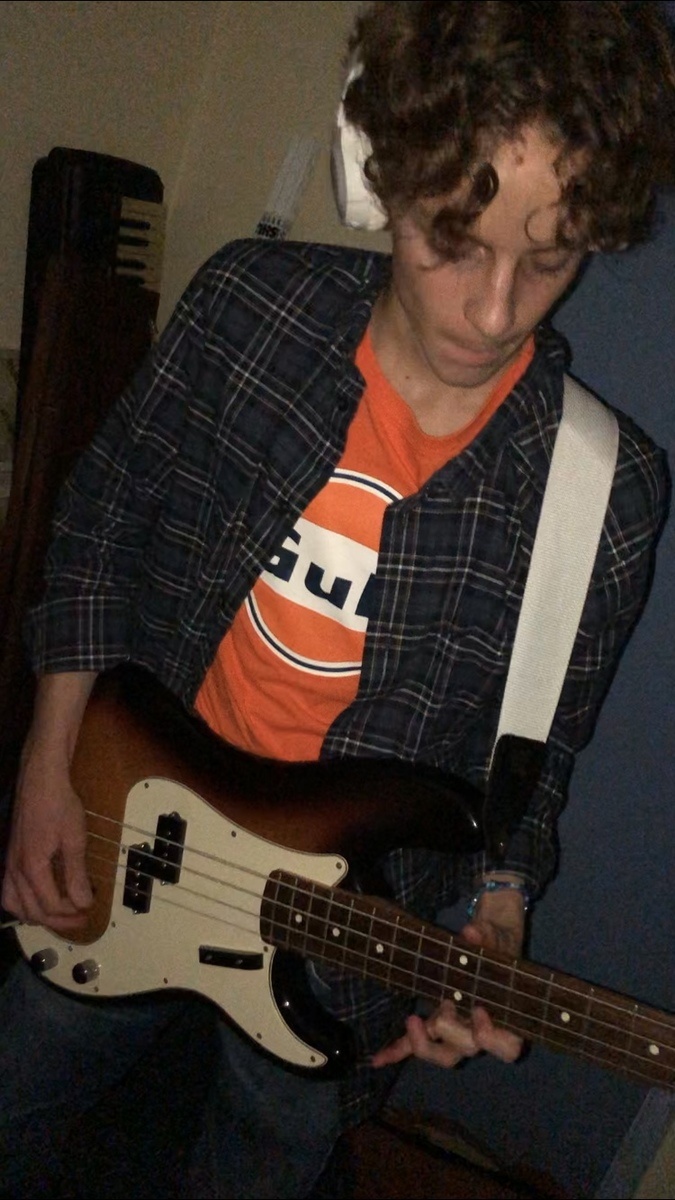 Studio Setup by torsten_bok_denward featuring Fender Precision Bass and Fender Standard Precision