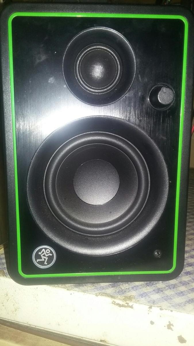 Music Gear Setup by h1grave featuring Mackie CR3 Studio Monitors