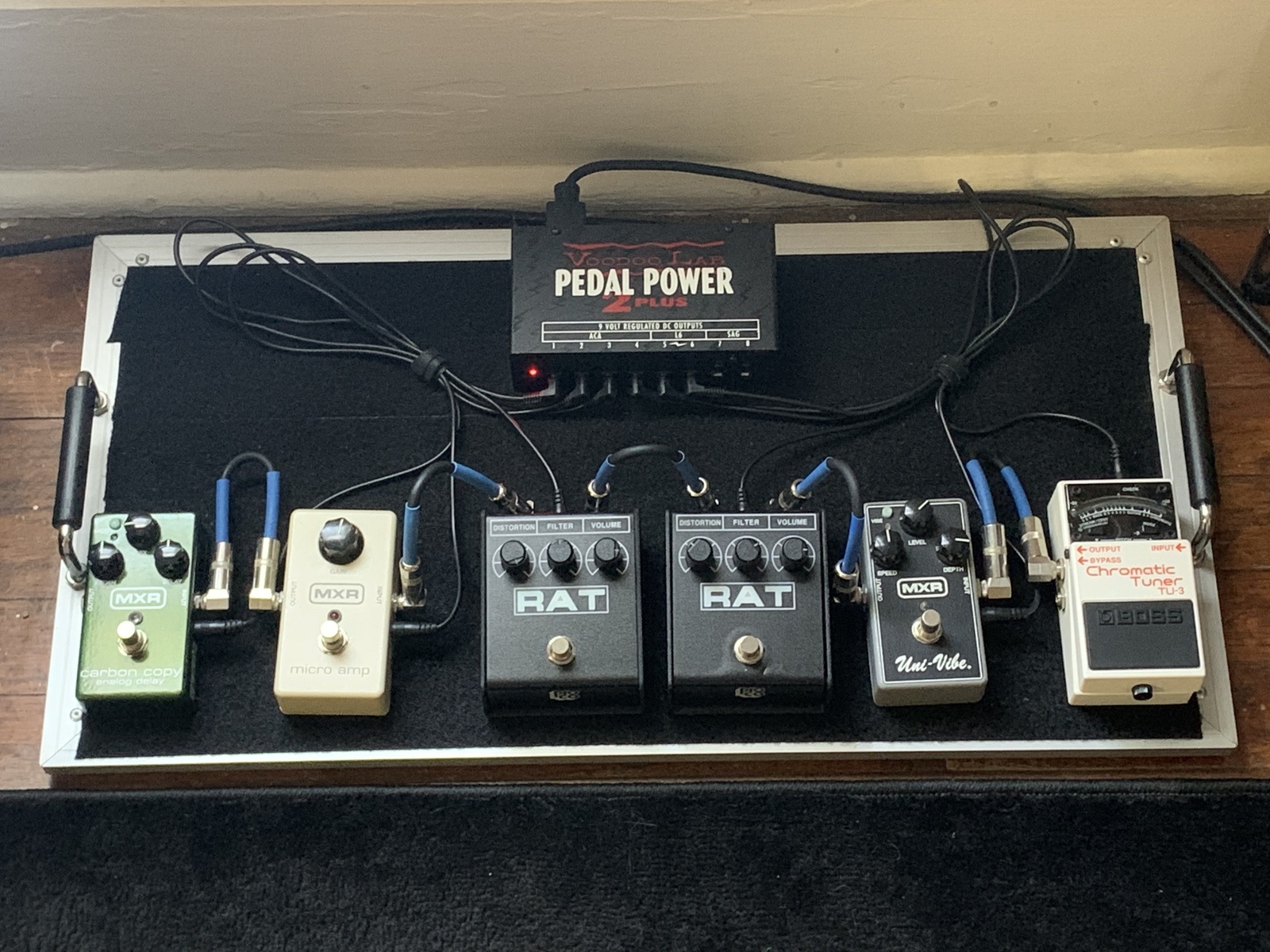 MXR Music Gear Setup by sulmatul featuring MXR M169 Carbon Copy, MXR M133 Micro Amp, and MXR M68 Uni-Vibe and 2 more pieces of gear