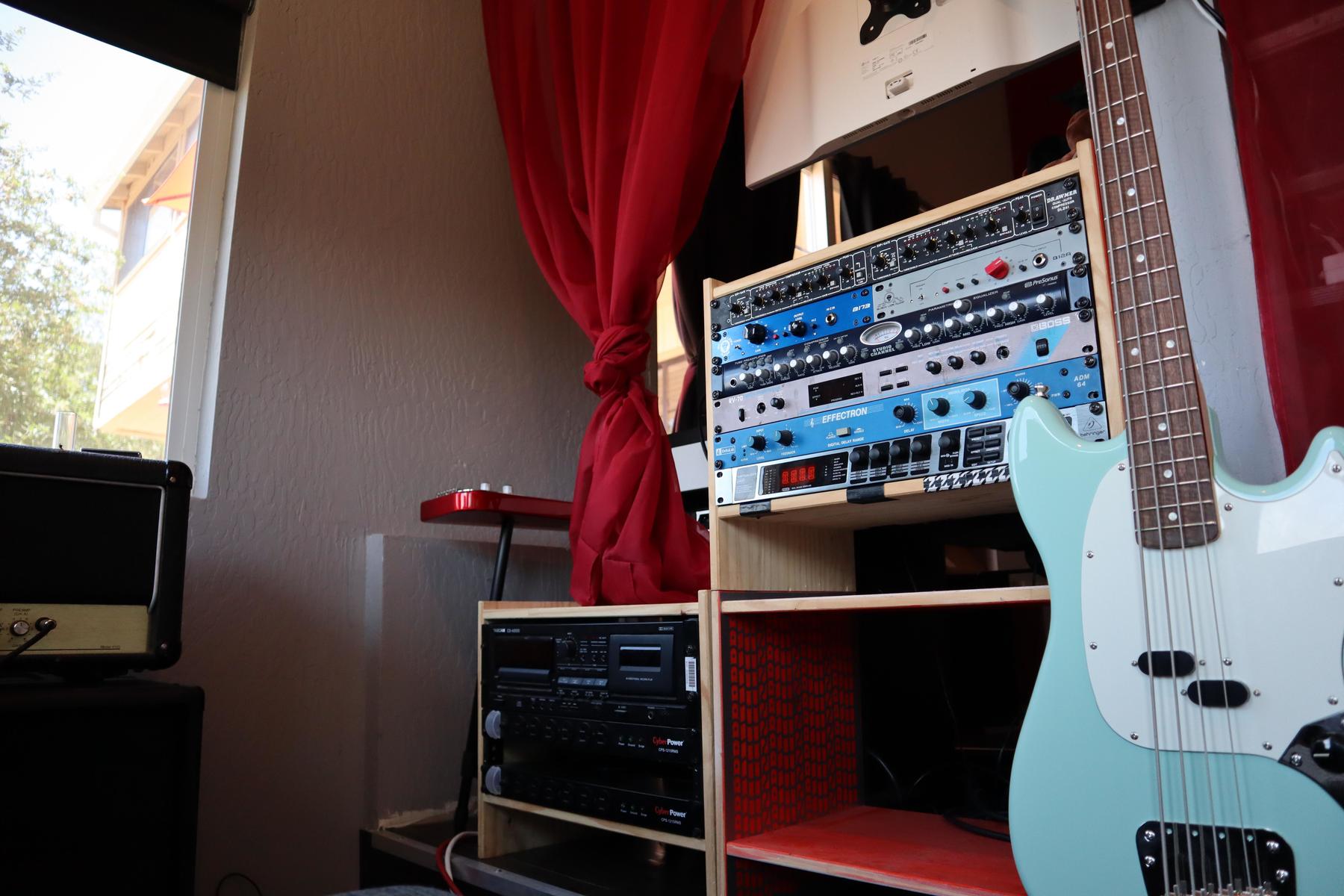 Electronic Studio Setup by warthog_alien featuring Squier Mustang Classic Vibe '60s Bass, Black Lion Audio B12A, and Drawmer DL241 Auto Compressor and 3 more pieces of gear