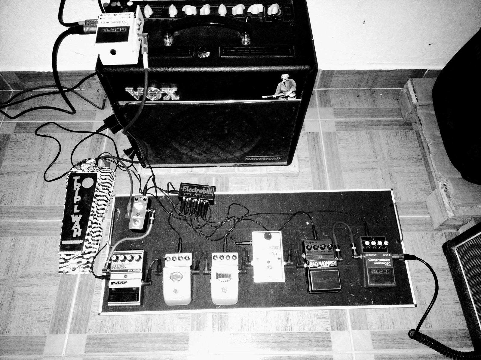 Pedalboard by ernesto_e_mendez featuring Vox Valvetronix VT40+, Boss CS-3 Compression Sustainer, and DigiTech Bad Monkey Tube Overdrive and 6 more pieces of gear