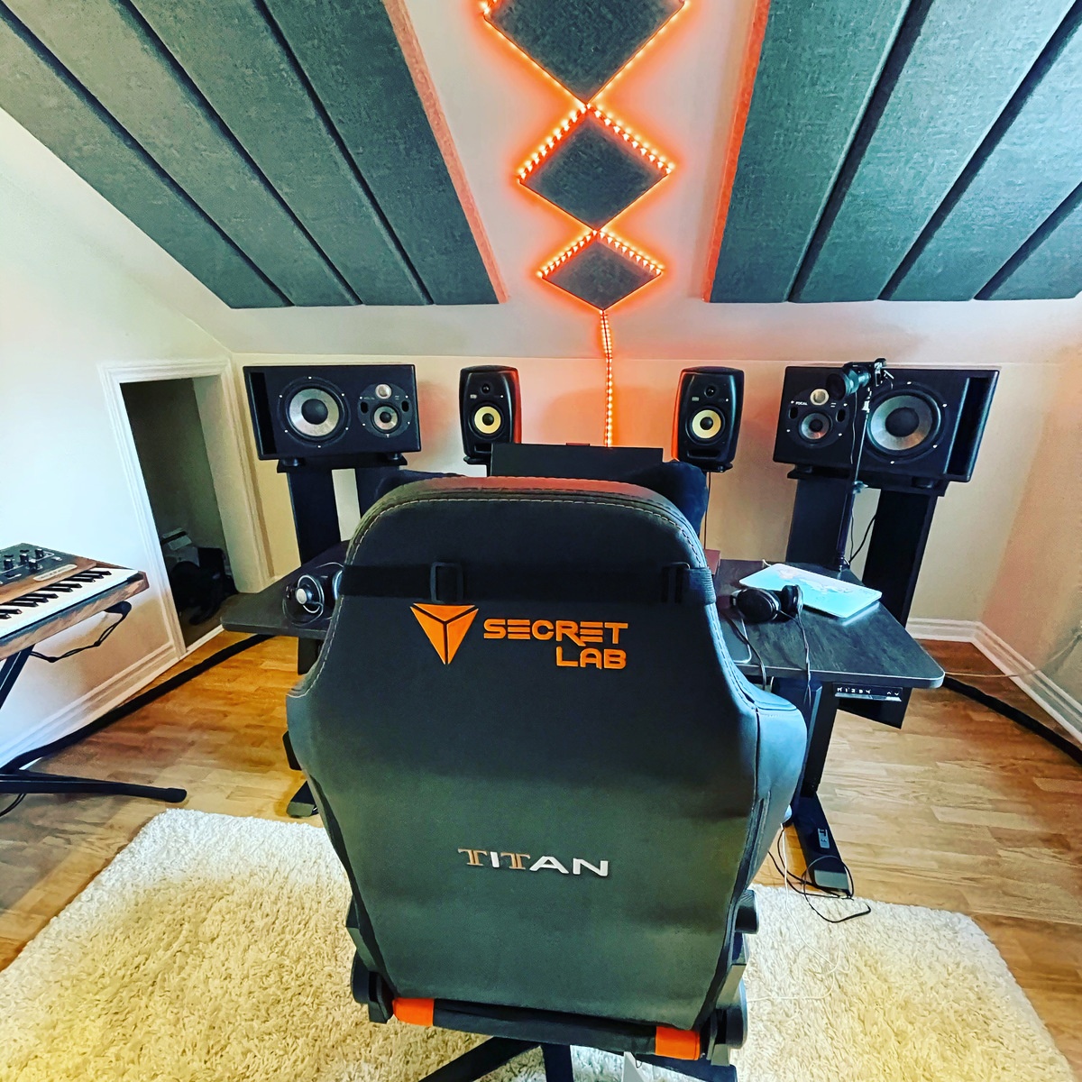 Electronic DJ Setup by atomnic featuring Focal Trio11 Be, KRK VXT6 Active Studio Monitor, and Sequential Circuits Prophet-5 and 1 more piece of gear