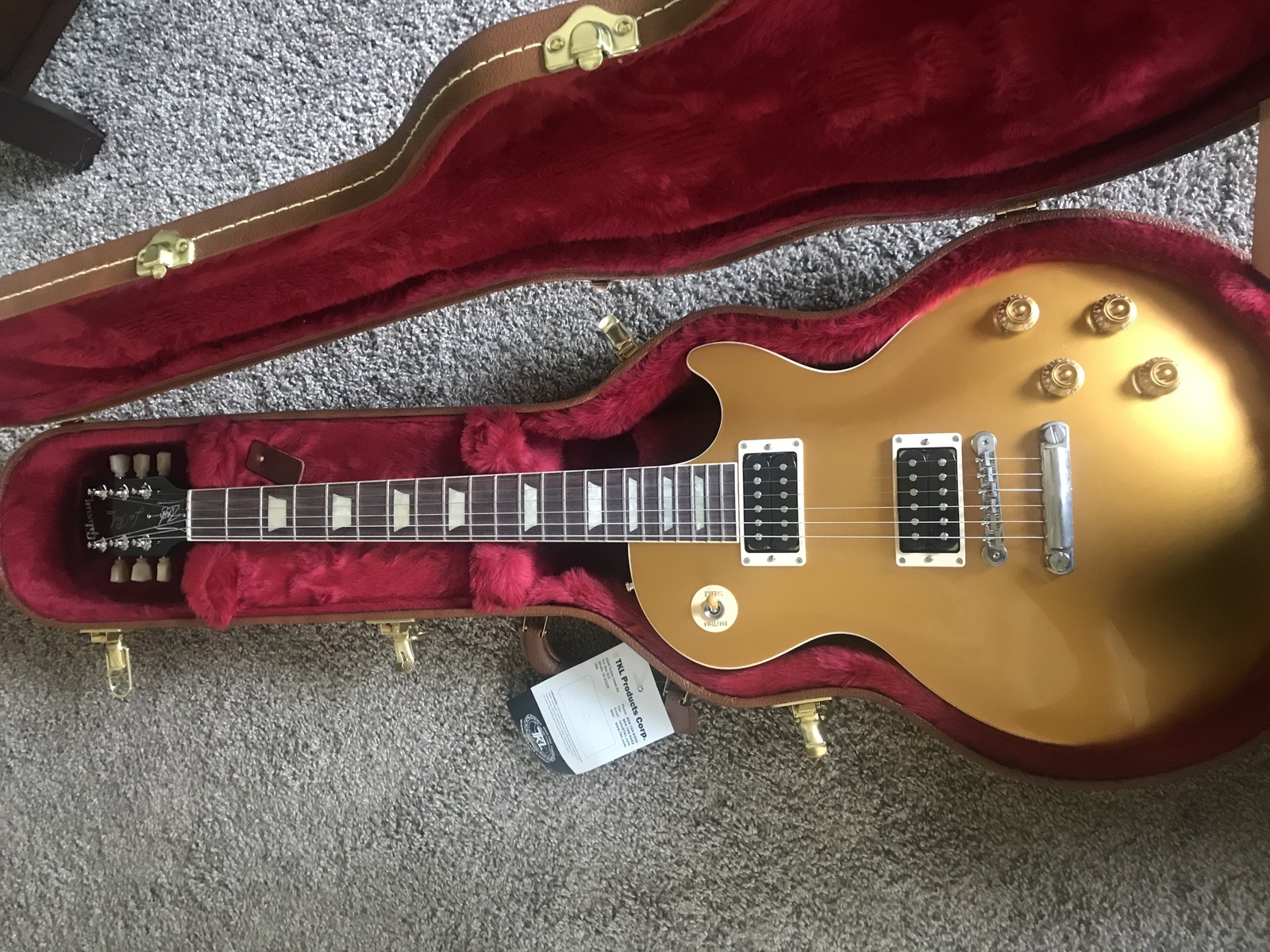 Music Gear Setup by cam_johnholtz featuring Gibson Slash "Victoria" Les Paul Standard - Goldtop