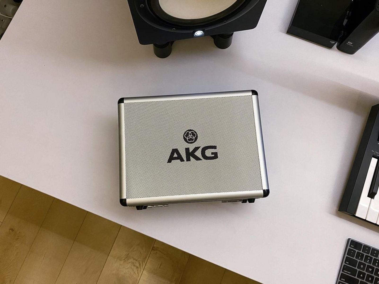 Electronic Studio Setup by travellback featuring AKG C414 XL II