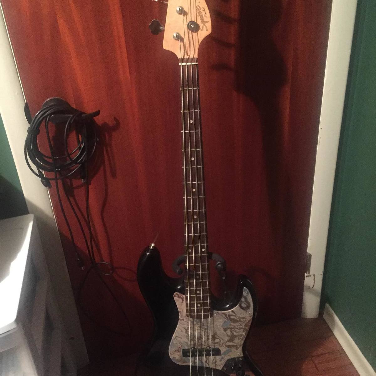 Music Gear Setup by yeeshee_intertwine featuring Squier Jazz Affinity