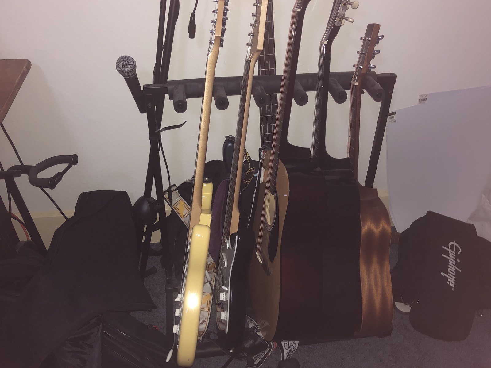 Music Gear Setup by chef_toastyy featuring Fender Player Stratocaster, Yamaha Pacifica 012, and Fender FA-125CE Dreadnought and 4 more pieces of gear