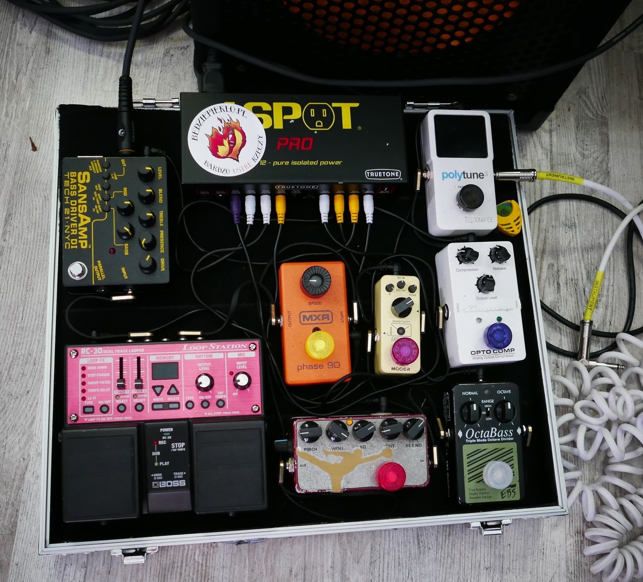 Metal Pedalboard by meerootz featuring Boss RC-30 Loop Station, MXR Phase 95, and Mooer Envelope Analog Auto Wah and 5 more pieces of gear