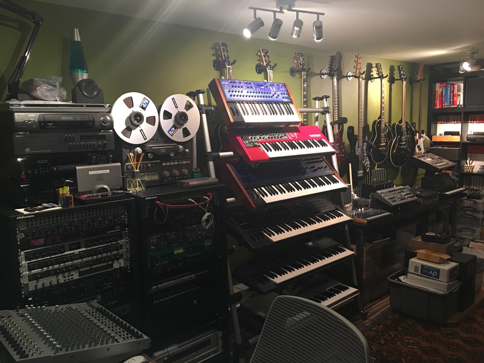 recro's music gear photo