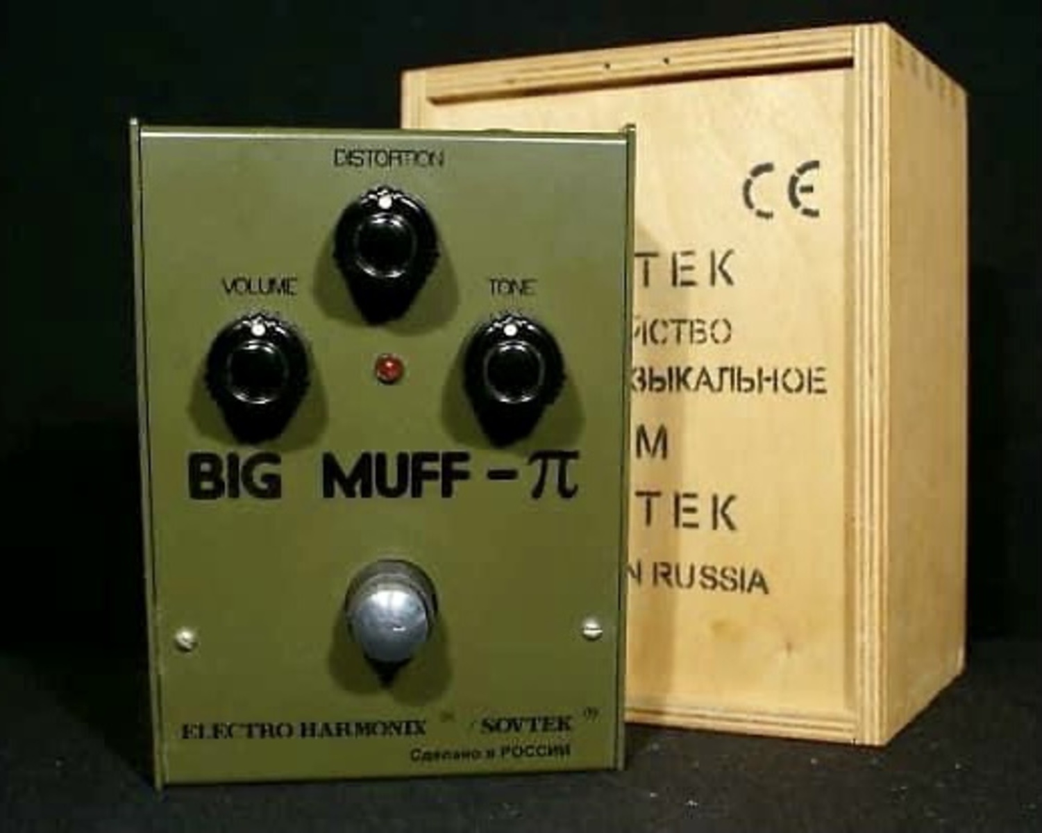Pedalboard by 3ipol featuring Electro-Harmonix Sovtek "Green Russian" Big Muff Pi V7C