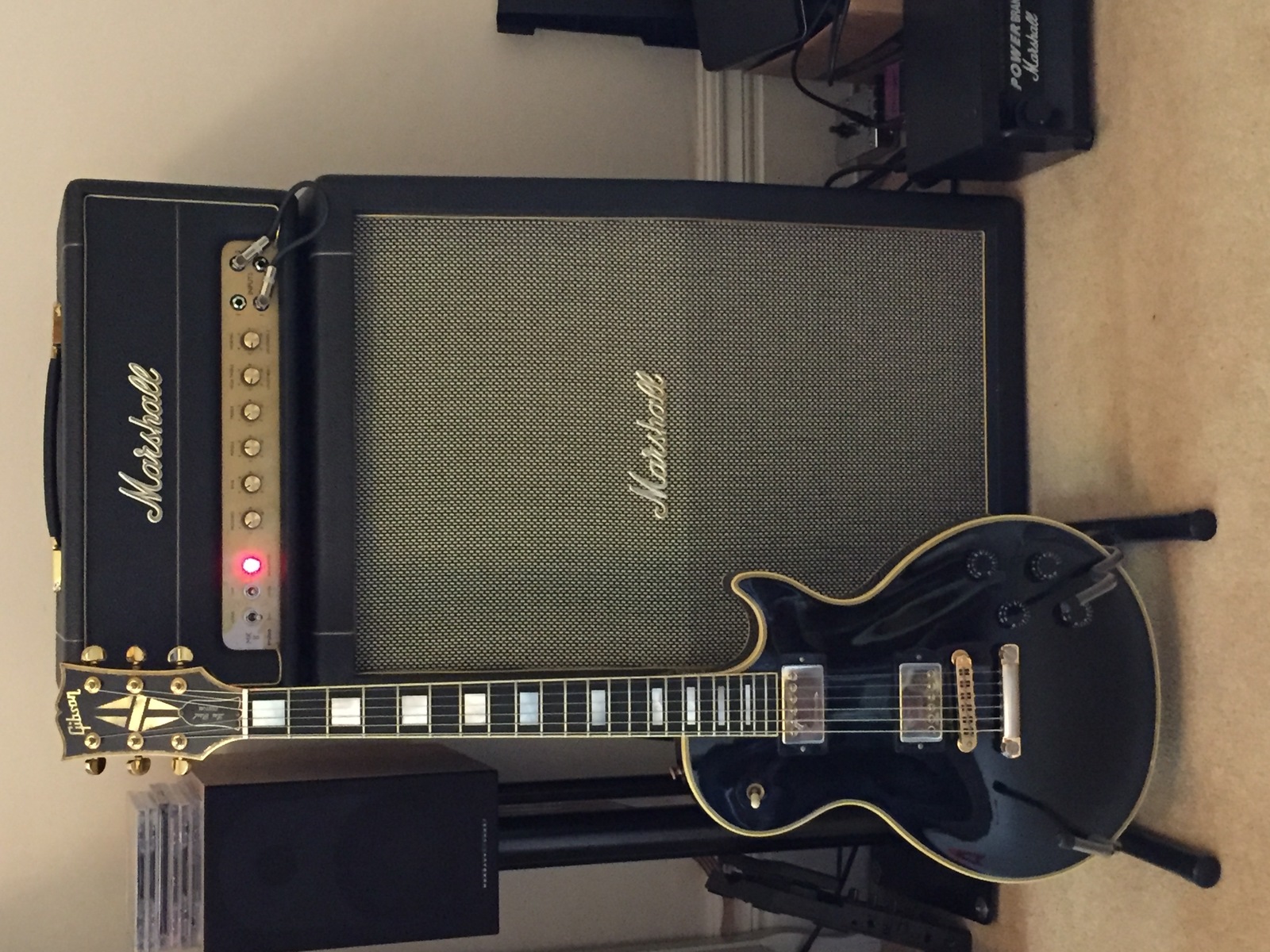 Marshall Live Rig by andy79 featuring Marshall SV20H Studio Vintage, Marshall SV212 Studio Vintage 140-watt 2x12" Vertical Extension Cabinet, and Gibson Les Paul Custom Electric Guitar