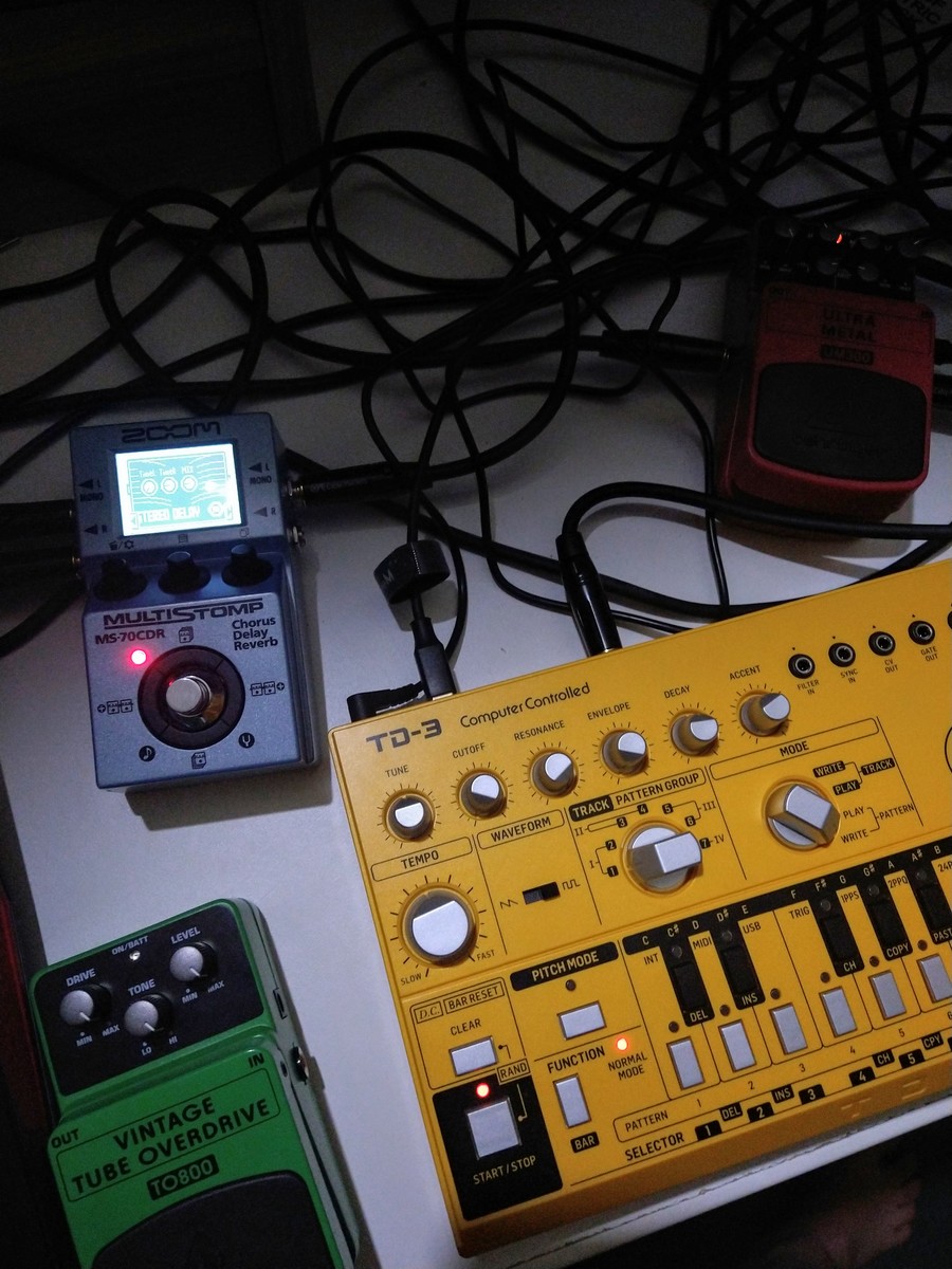Electronic Studio Setup by cyrusschwarz featuring Behringer TD-3 AM Yellow Acid Smiley Edition