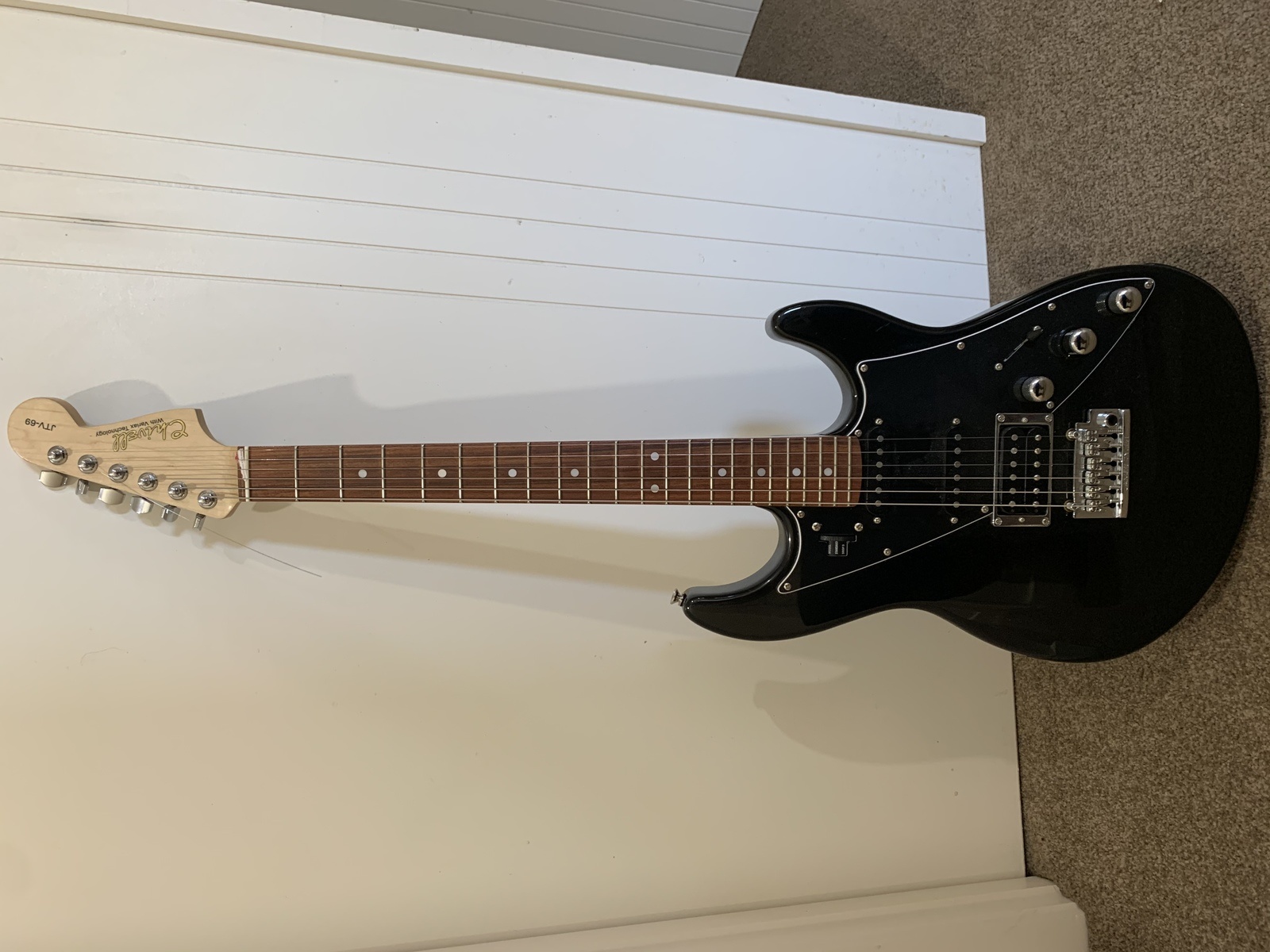 Fender Music Gear Setup by brook_chivell featuring Musikraft Custom Guitar & Bass Parts and Fender Deluxe Locking Machine Heads