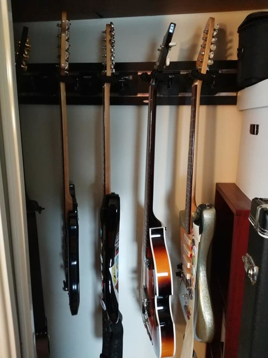 Höfner Music Gear Setup by codyabilene featuring DiPinto Galaxie 4 and Höfner 500/1 Ignition