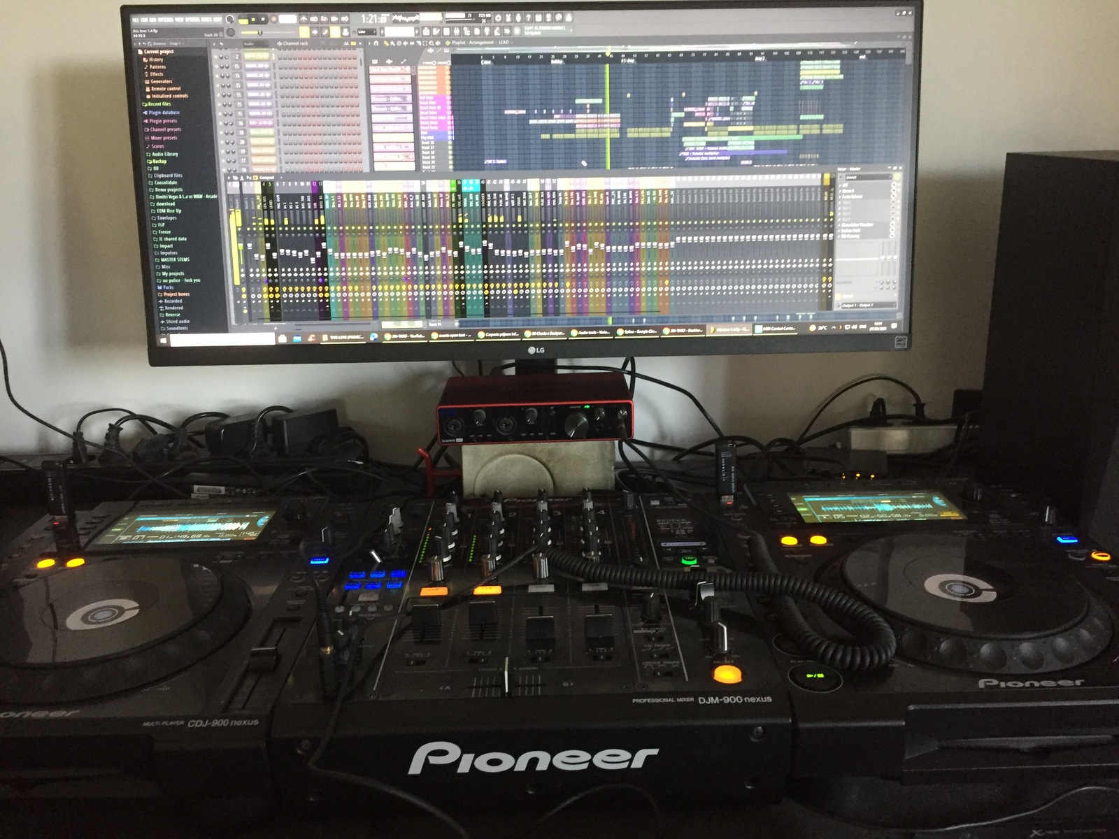 Electronic DJ Setup by utca featuring Pioneer DJM-900 Nexus Mixer and Pioneer CDJ-900NXS