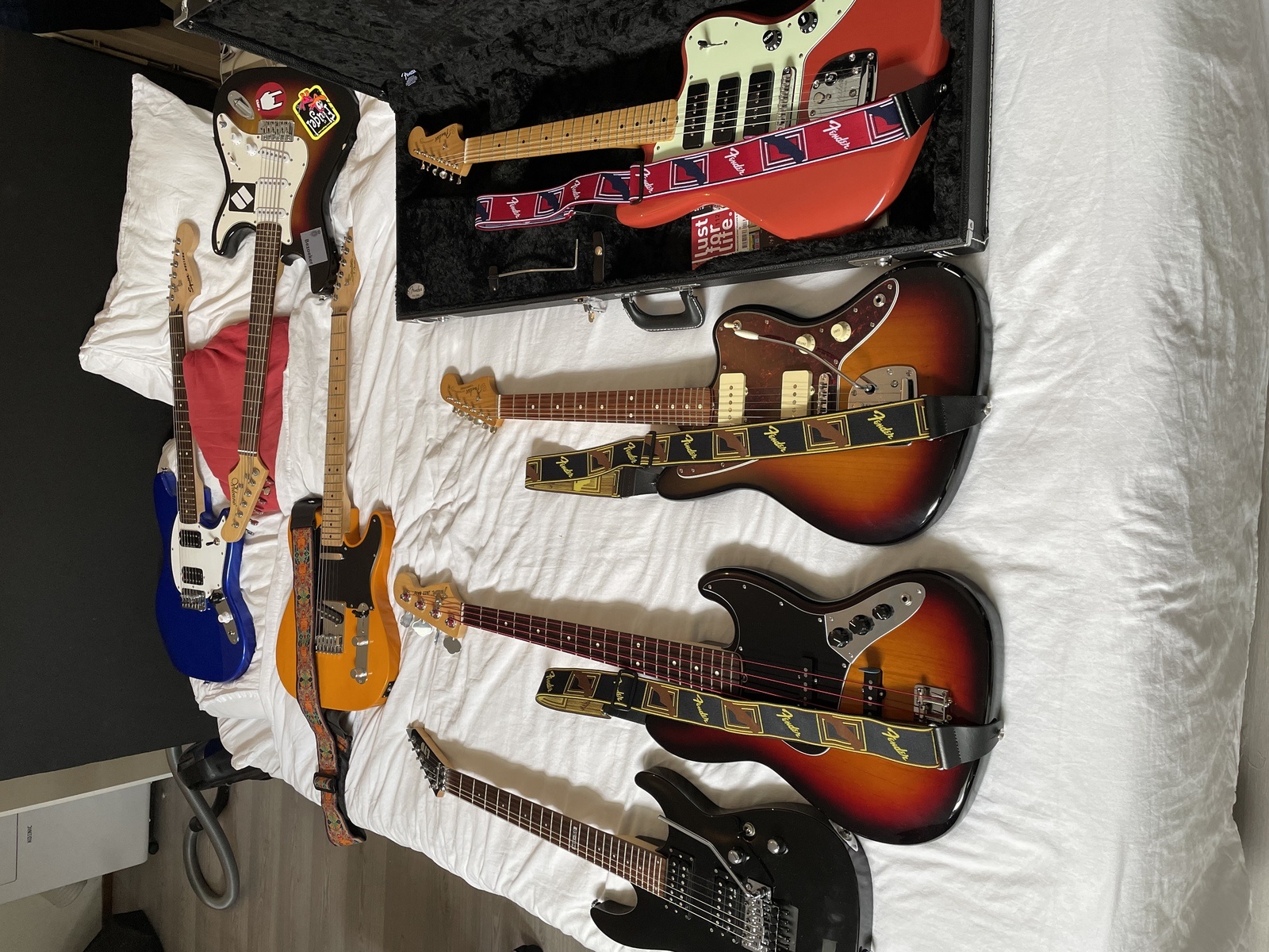 Fender Music Gear Setup by quincydamste featuring Fender Jazzmaster Vintera 60s Modified, Fender Noventa Jazzmaster, and Esp ltd mh-50
