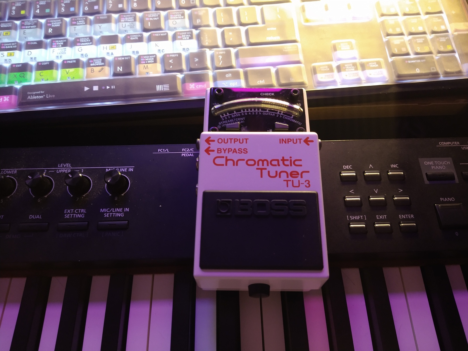 Pedalboard by targo featuring Boss TU-3 Chromatic Tuner