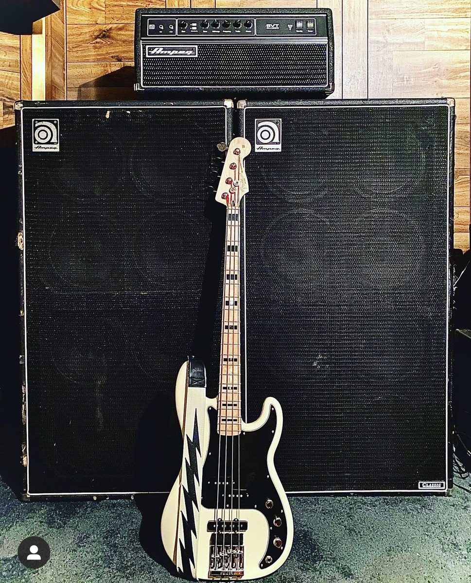 Ampeg Live Rig by jesse_frick featuring Ampeg SVT-CL Classic, Fender Special Edition Deluxe PJ Bass, and Rotosound RS66LD Swing Bass 45-105 and 2 more pieces of gear