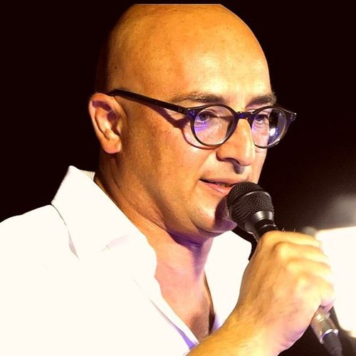 Photo of AKG C535 EB in a live