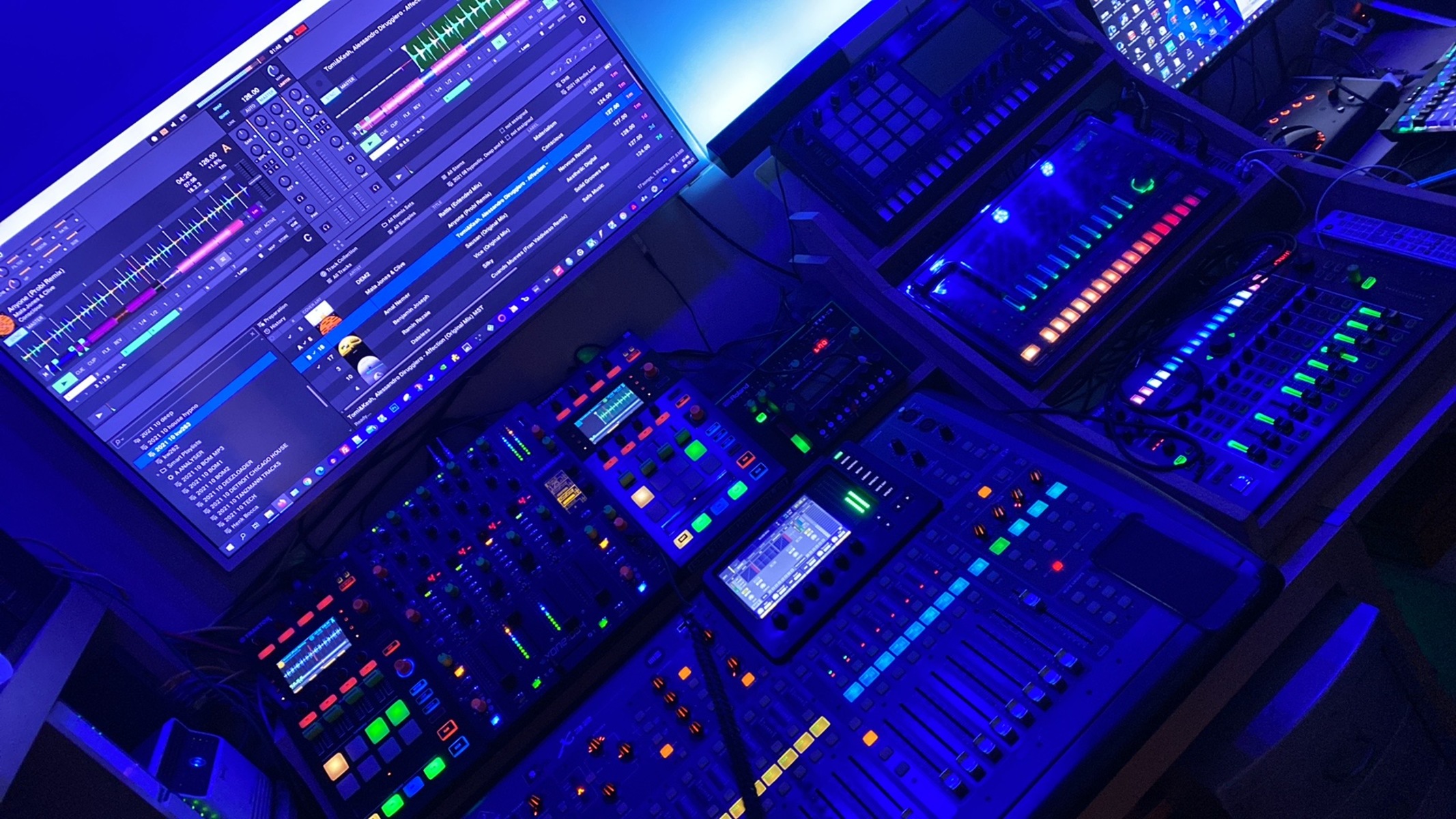 Electronic DJ Setup by groovegsus featuring Behringer X32 32-Channel Digital Mixer, Allen & Heath Xone:DB4 DJ Mixer, and Native Instruments Traktor Kontrol D2 and 3 more pieces of gear