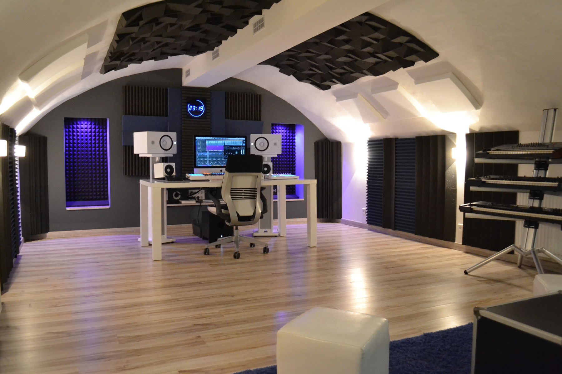 Electronic Studio Setup by datamotion featuring Yamaha HS8 W, Nowsonic RadioCheck, and ZAOR Monitor Stand (White Gloss) and 1 more piece of gear