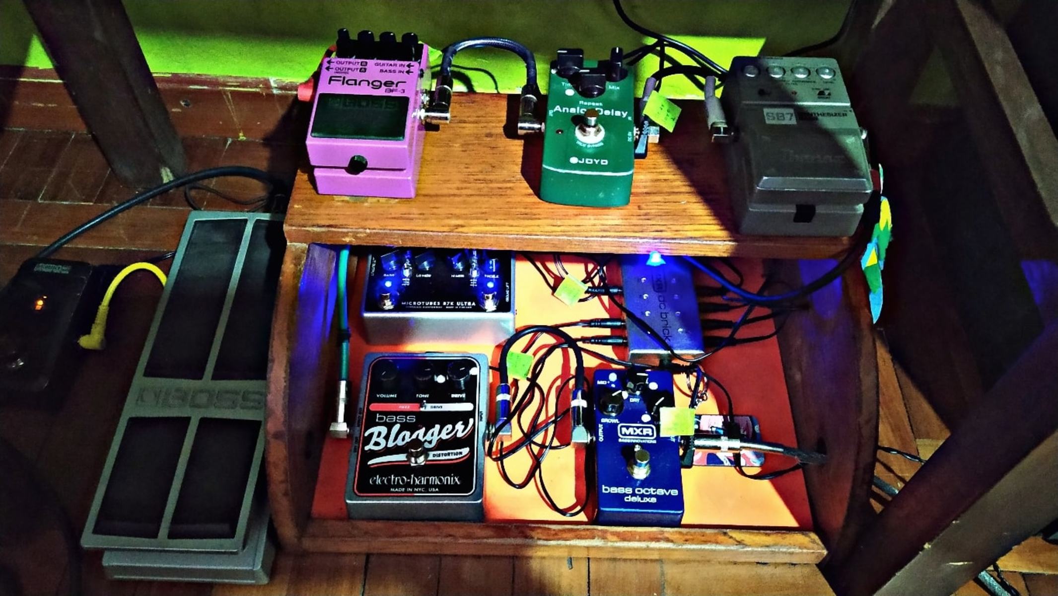 Metal Pedalboard by valbass96 featuring Electro-Harmonix Bass Blogger Distortion, Boss BF-3 Flanger, and MXR M288 Bass Octave Deluxe and 5 more pieces of gear