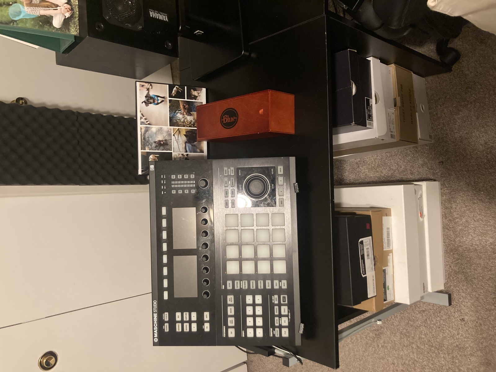 Electronic Studio Setup by starryfm featuring Native Instruments Maschine MK3 and Blue Baby Bottle SL