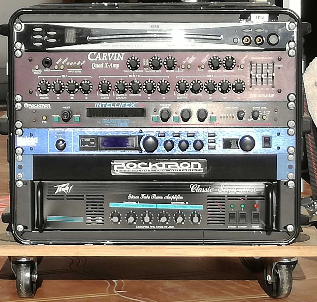 Metal Live Rig by gillyribeiro featuring Carvin Quad X-Amp, Peavey Classic 50/50, and Rocktron Intellifex and 2 more pieces of gear
