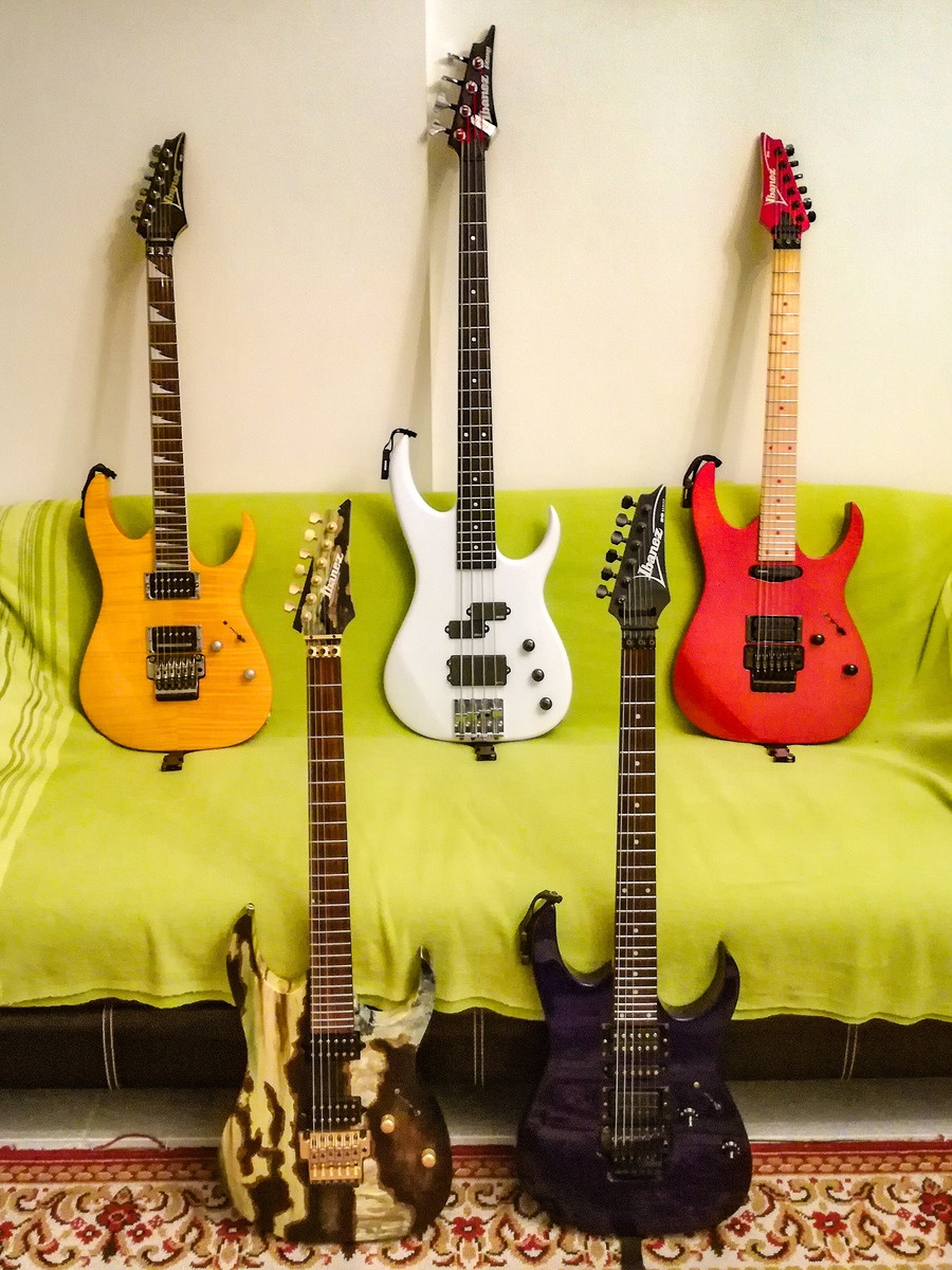Music Gear Setup by gillyribeiro featuring Ibanez RG320FM, Ibanez EXB404, and Ibanez RGR465M and 2 more pieces of gear