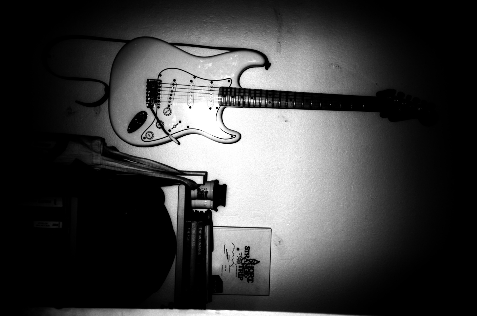 Music Gear Setup by jakobmcq featuring Fender Stratocaster Electric Guitar