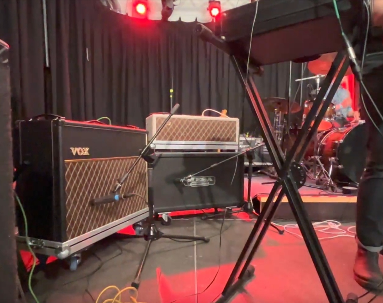 Vox Live Rig by daniel_mueller featuring Vox AC30 Guitar Combo Amp, Vox Handwired AC30 Amp Head, and Mesa/Boogie 2x12 Rectifier Compact Guitar Extension Cabinet