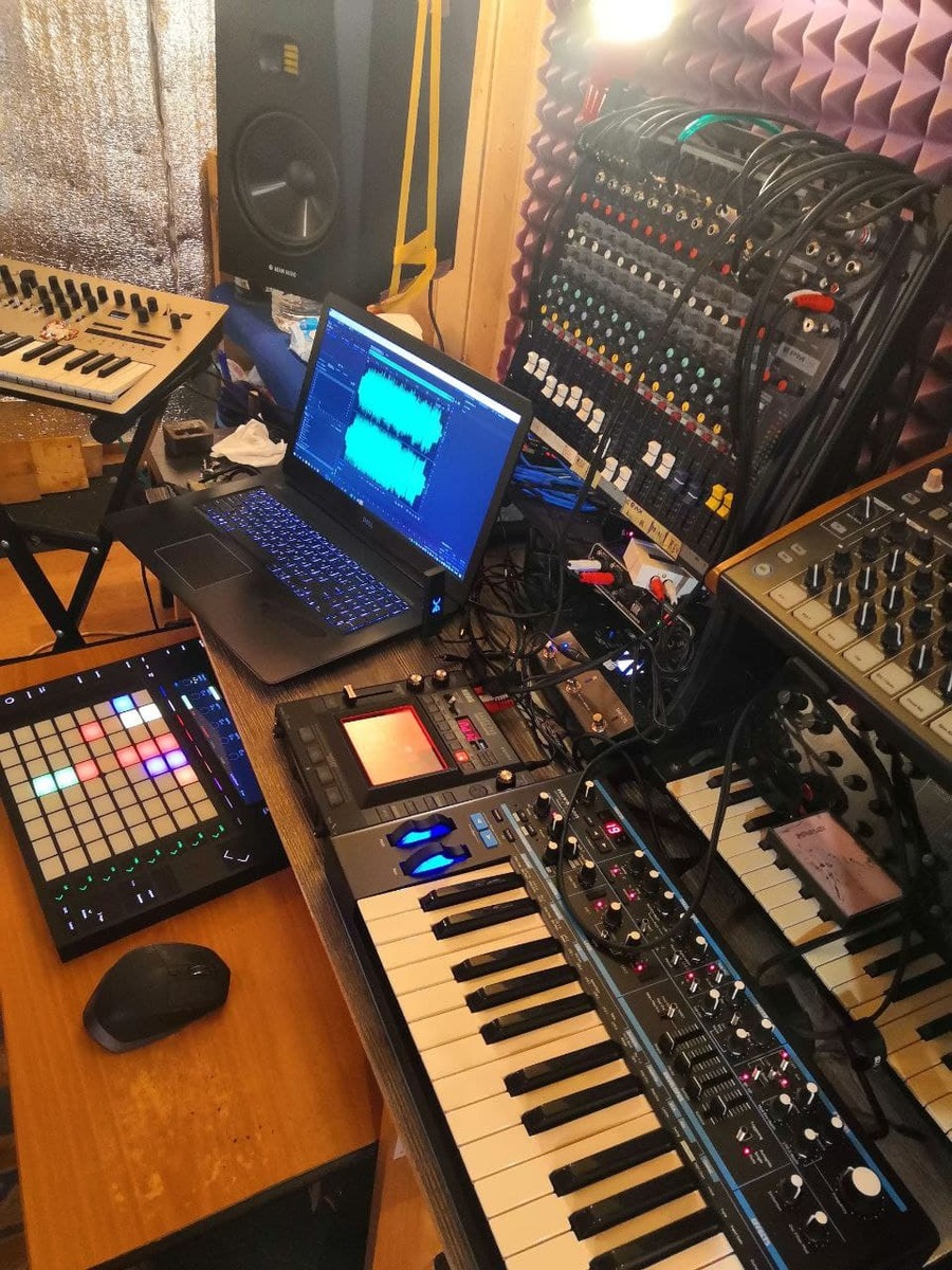 Electronic Studio Setup by telehope featuring Novation Bass Station II, Ableton Push 2, and Korg Minilogue and 7 more pieces of gear