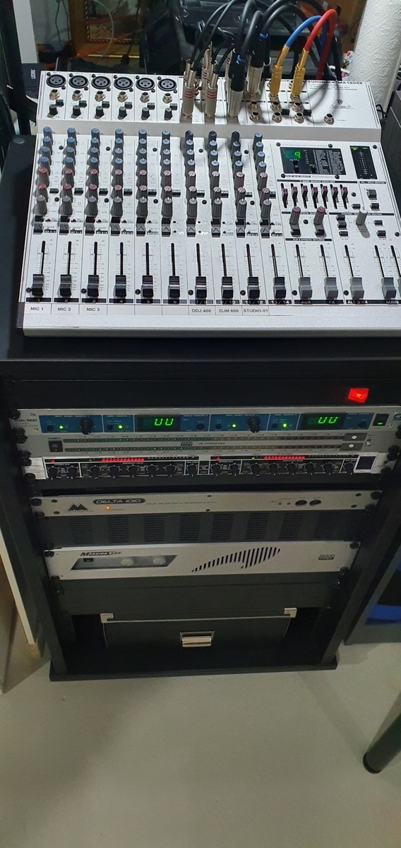 DJ Setup by mrdjduke featuring Behringer Eurorack MX1804X and Behringer Powerplay Pro HA4400