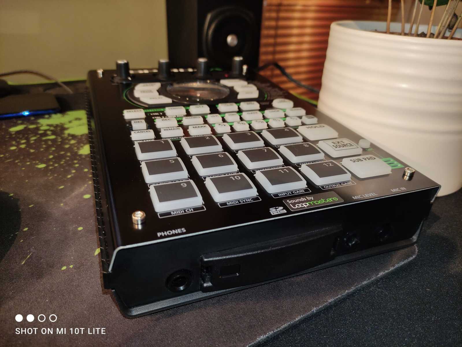 Hip Hop Music Gear Setup by danielfaradayofficial featuring Roland SP-404A