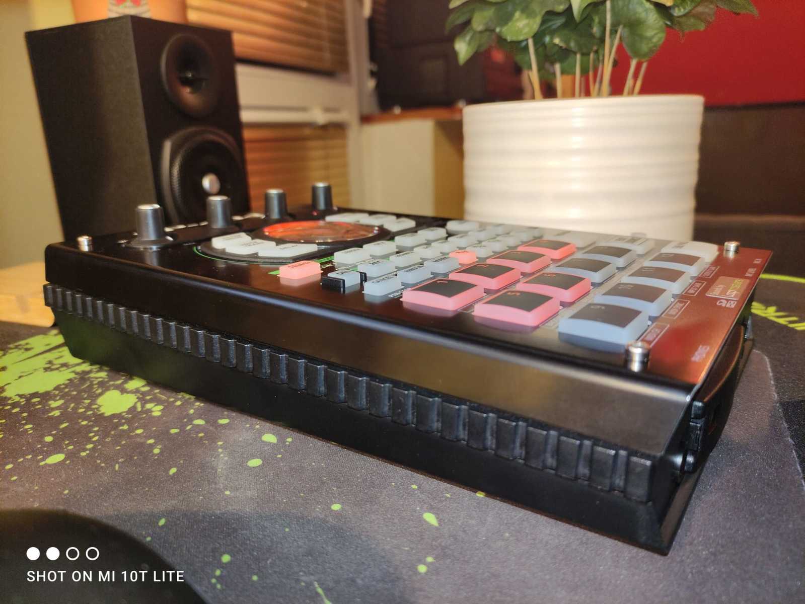 Hip Hop Music Gear Setup by danielfaradayofficial featuring Roland SP-404A