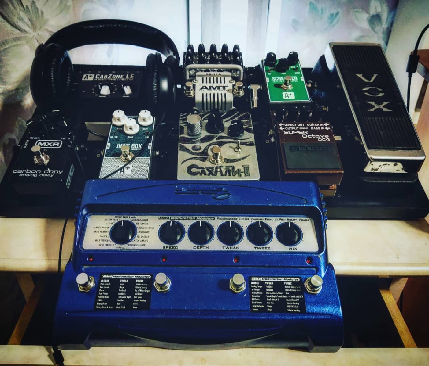 Pedalboard by walde_evgenich featuring Line 6 MM4 Modulation Modeler, A+ CabZone LE, and AMT SS-11A (Classic) and 4 more pieces of gear