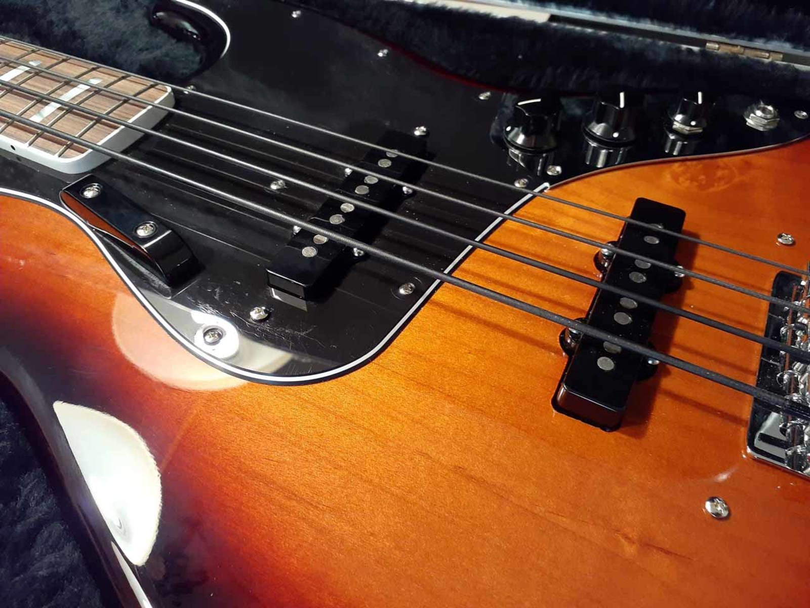 Music Gear Setup by jeremy_crockett featuring Fender Vintera '70s Jazz Bass