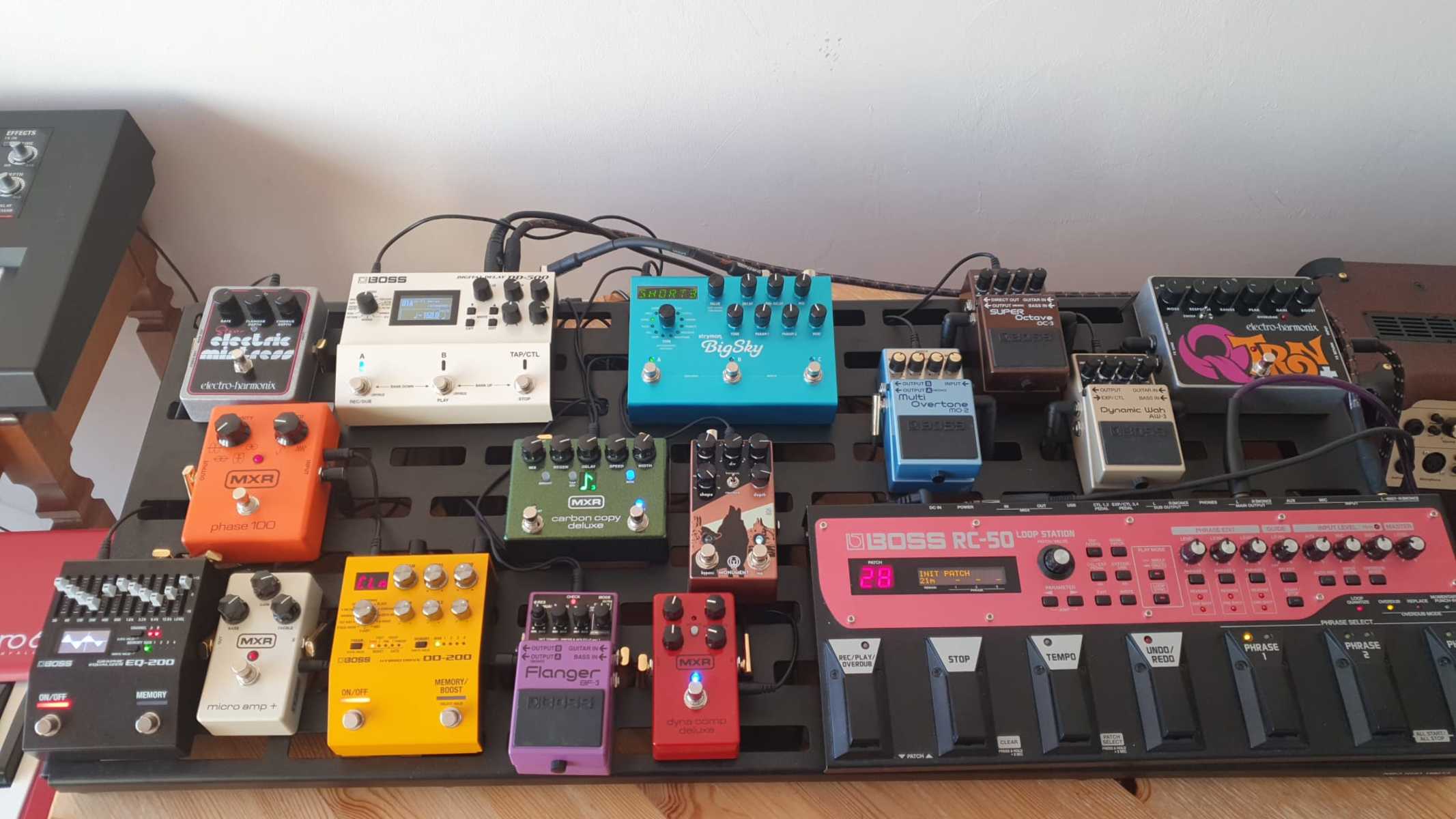 Boss Music Gear Setup by aravin_dhillon featuring Boss DD-500 Digital Delay, Strymon BigSky, and MXR M292 Carbon Copy Deluxe and 13 more pieces of gear