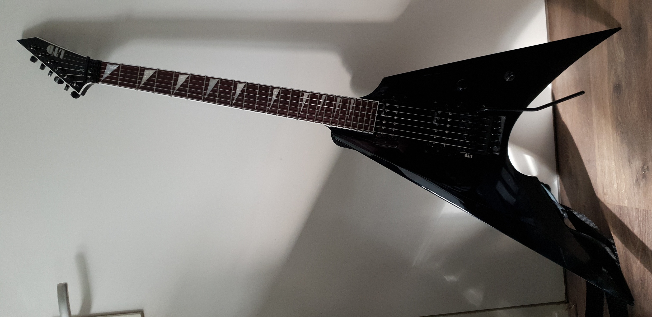 Music Gear Setup by luxx12 featuring LTD Arrow-200